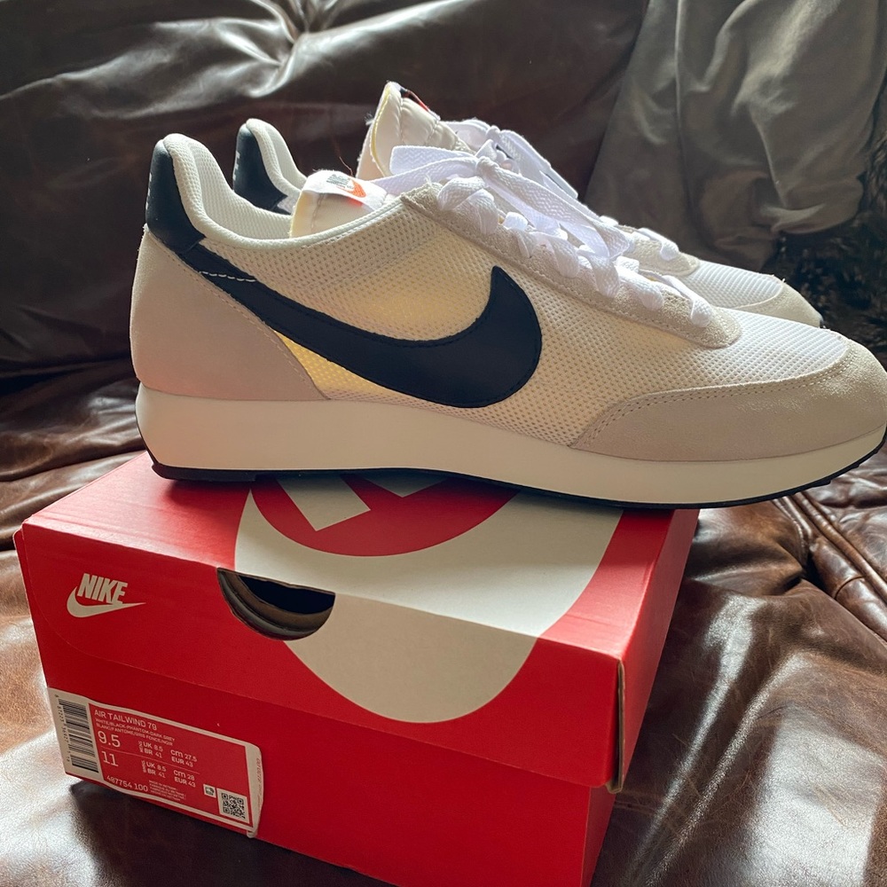 Nike tailwind 79